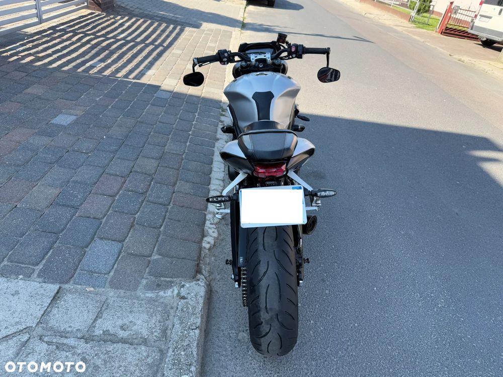 Triumph Street Triple - 6
