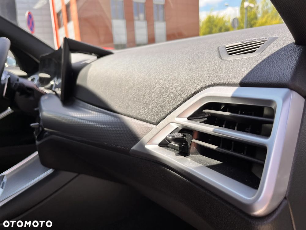 BMW Seria 3 330i xDrive M Sport sport - 20