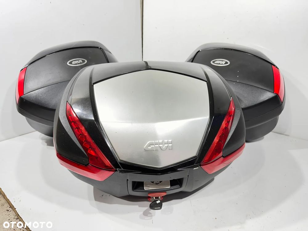Kufer kufry kpl. Suzuki Gladius SFV 650 Givi V47 - 2