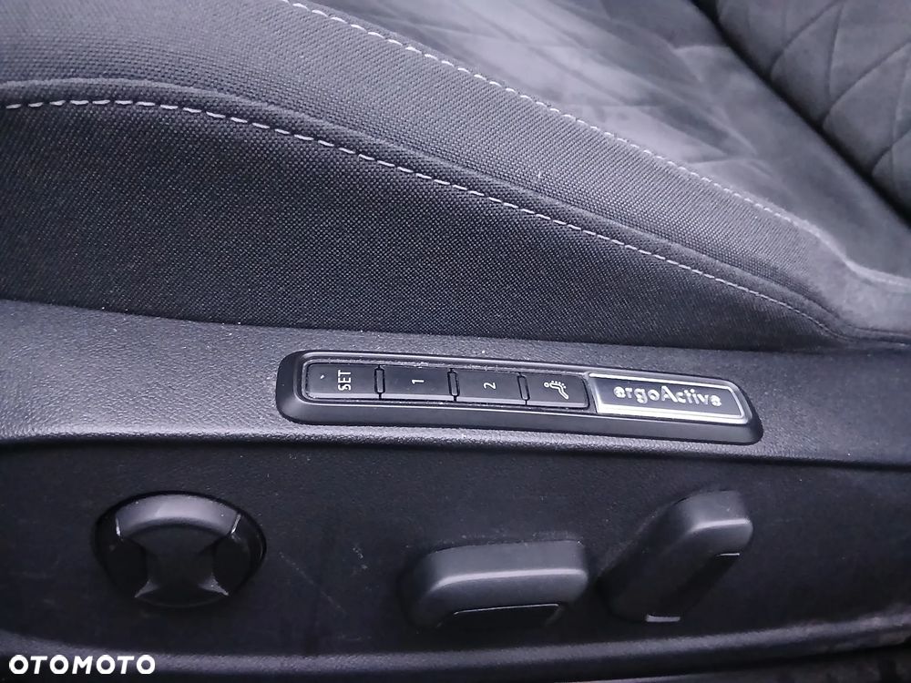 Volkswagen Golf - 26