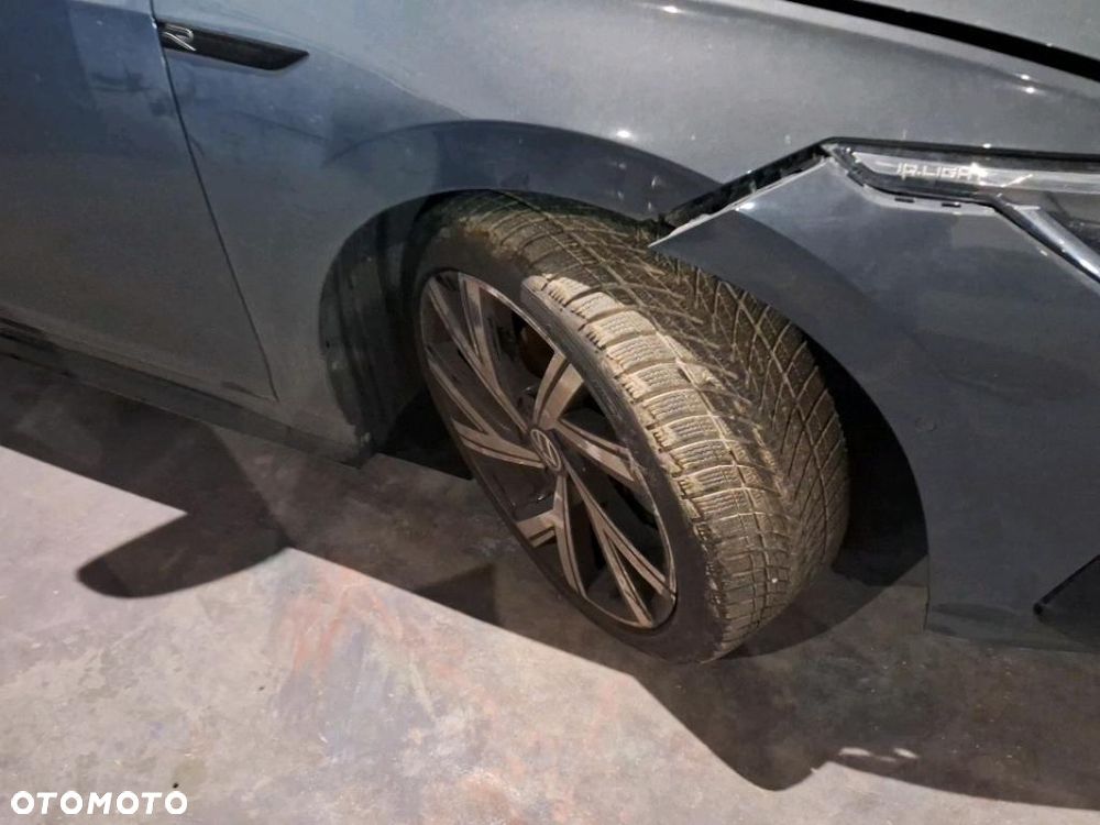 Volkswagen Golf 1.5 eTSI OPF DSG R-Line - 4