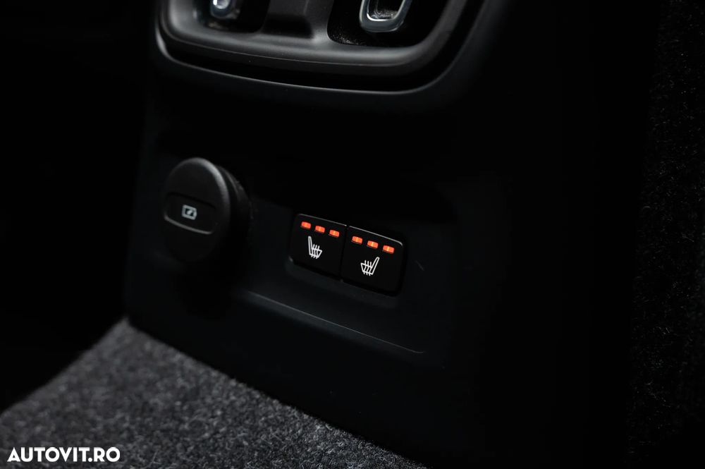 Volvo XC 40 Recharge T4 Twin Engine AT7 Inscription Expression - 33