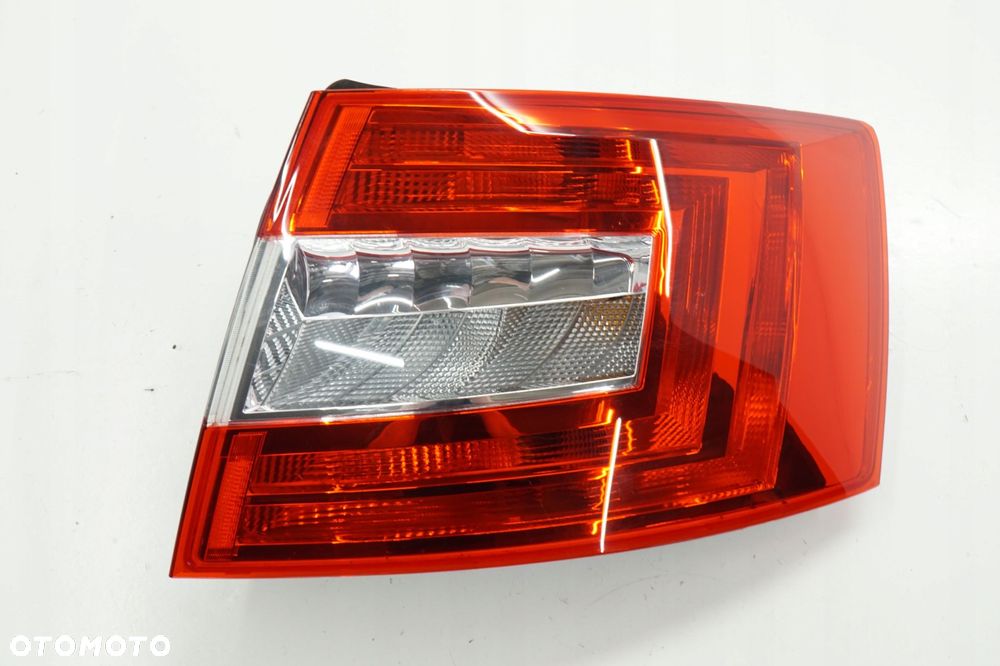 SKODA OCTAVIA III HB LAMPA PRAWY TYŁ TYLNA 5E5945112 - 1