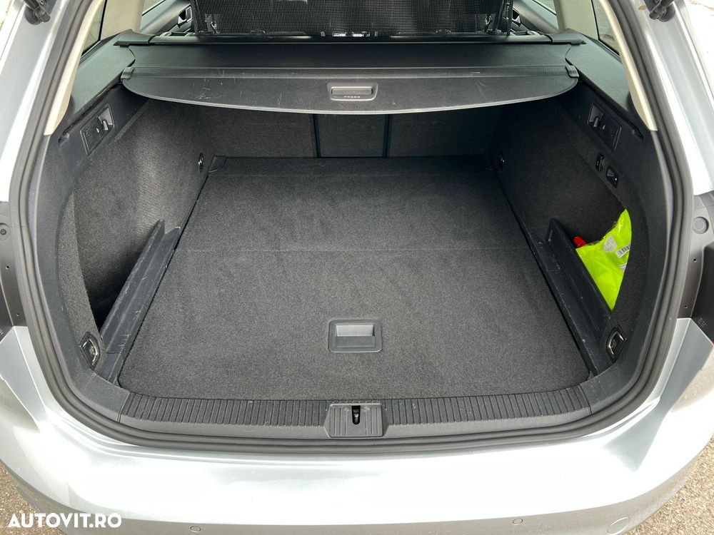 Volkswagen Passat 2.0 TDI DSG Comfortline - 29