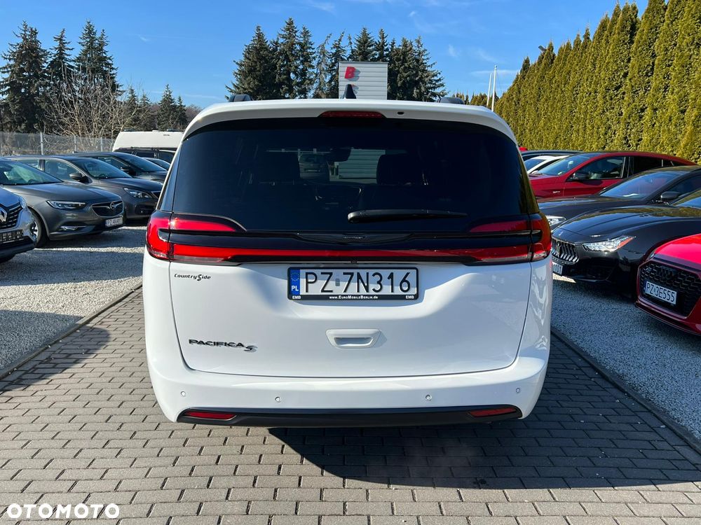Chrysler Pacifica - 5