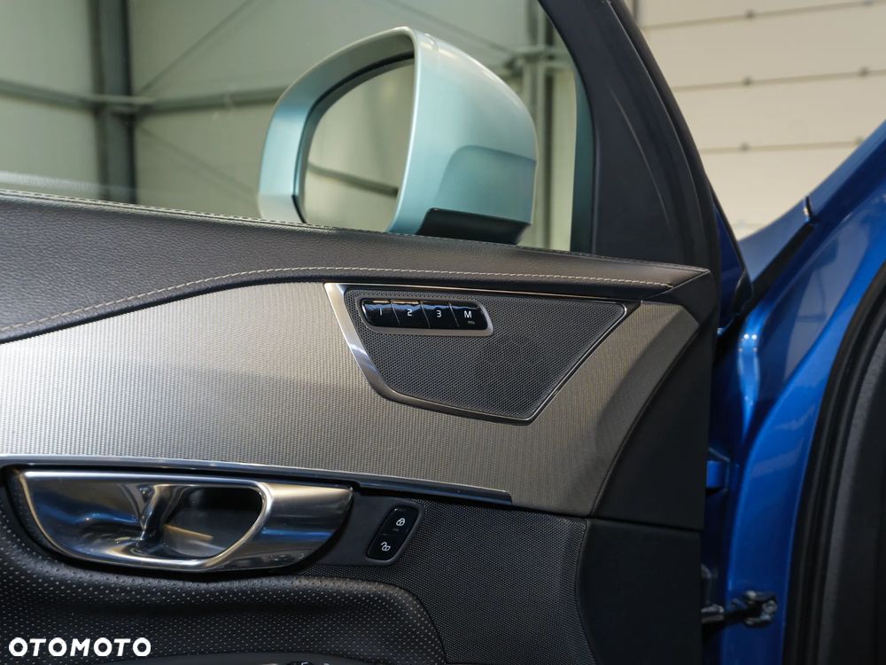 Volvo XC 90 D5 SCR AWD R-Design 7os - 31