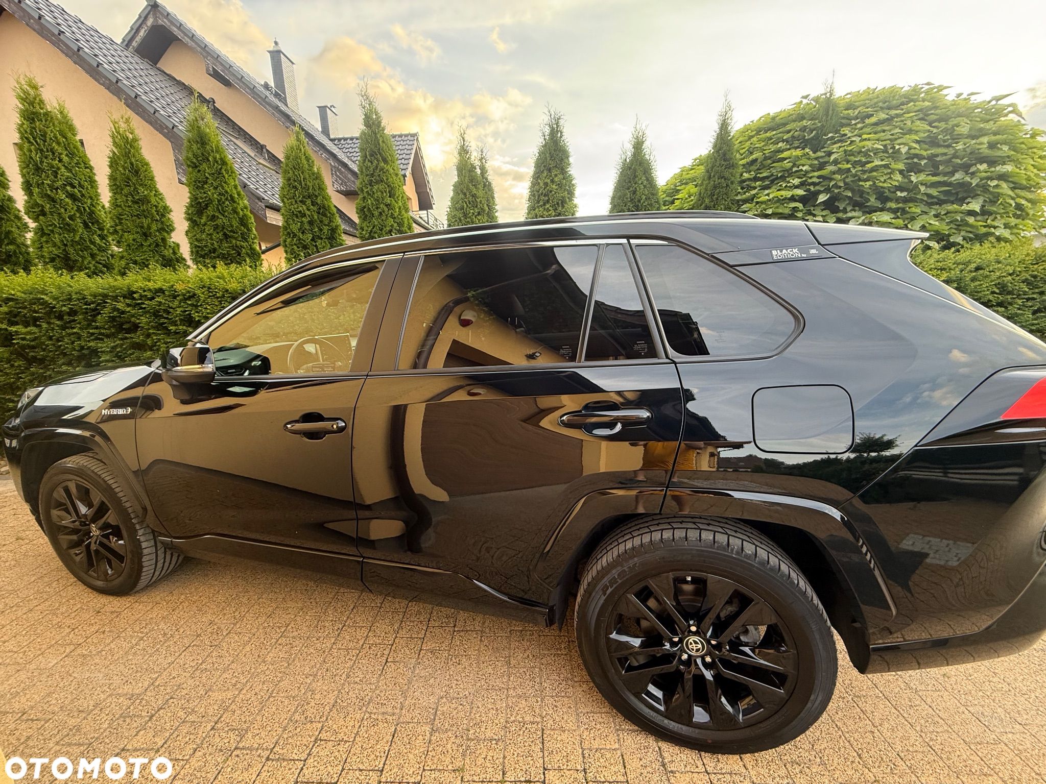 Toyota RAV4 2.5 Hybrid Black Edition by JBL 4x4 - 1