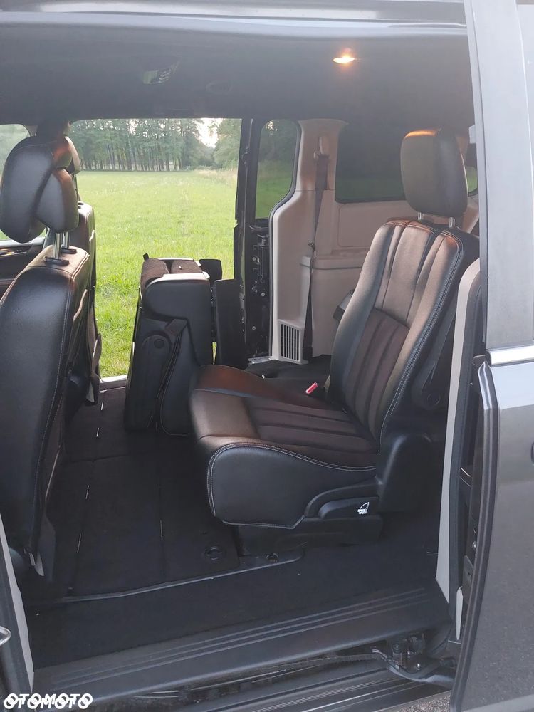 Dodge Grand Caravan - 21