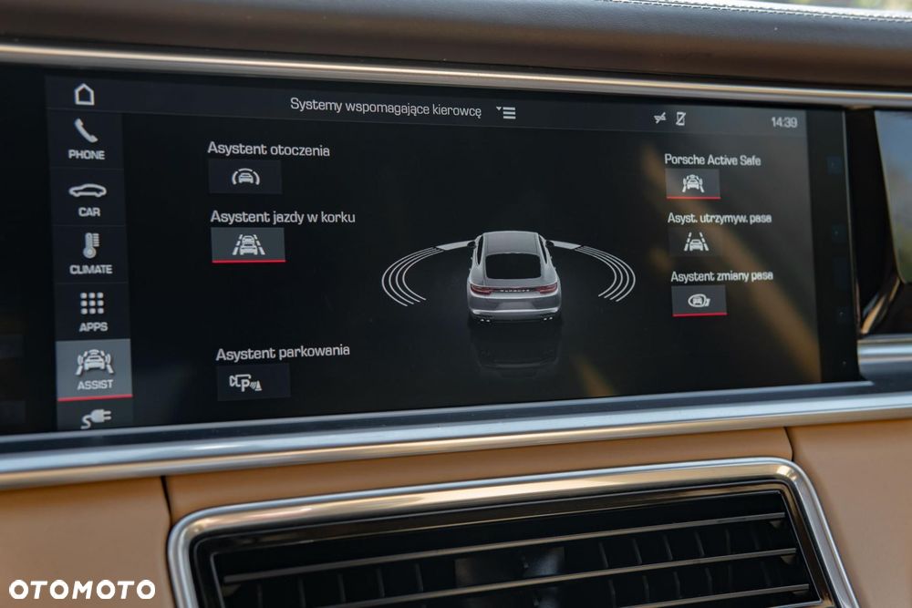 Porsche Panamera 4 E-Hybrid - 24