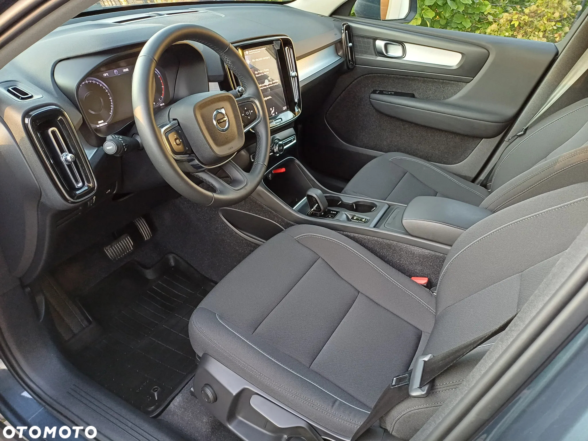 Volvo XC 40 T3 Momentum - 32