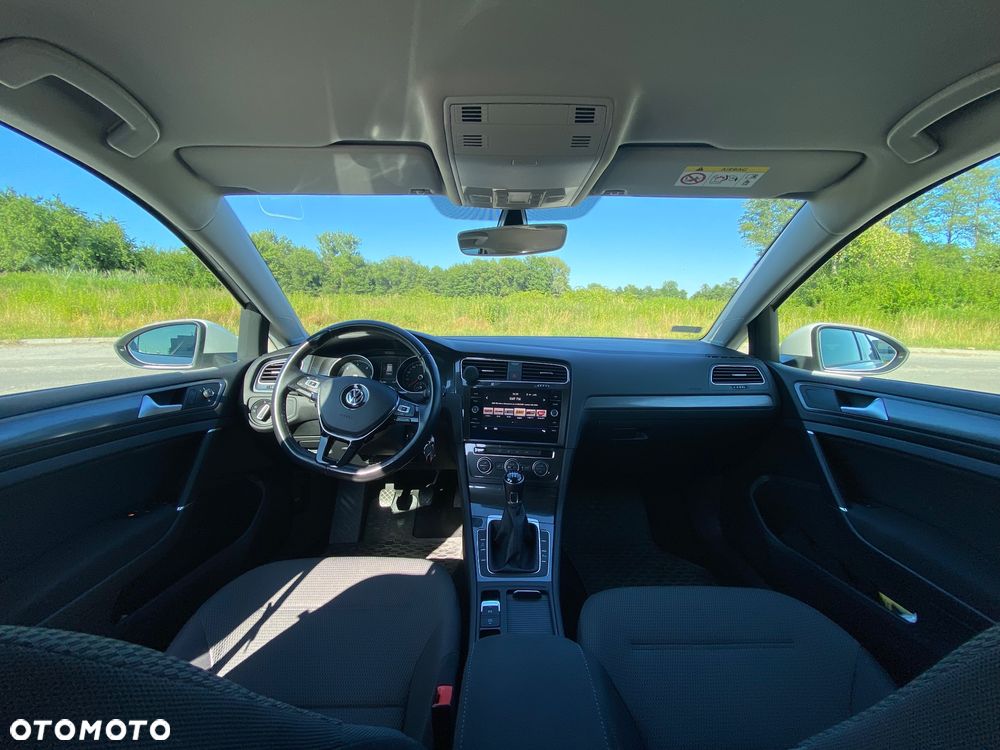Volkswagen Golf - 6