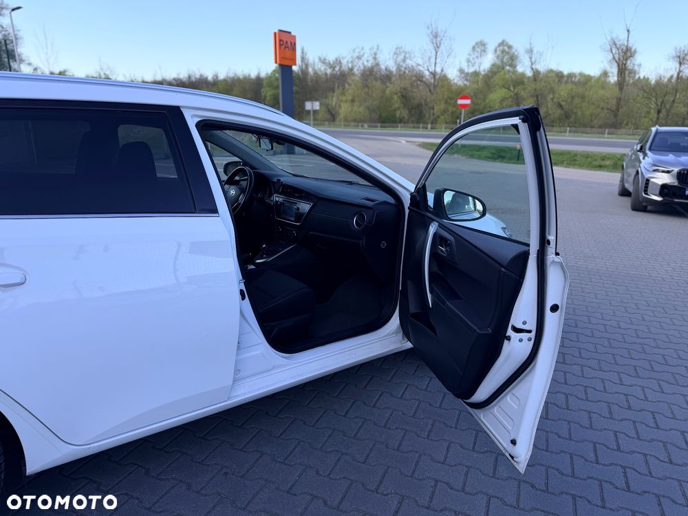 Toyota Auris Hybrid 135 Premium - 38