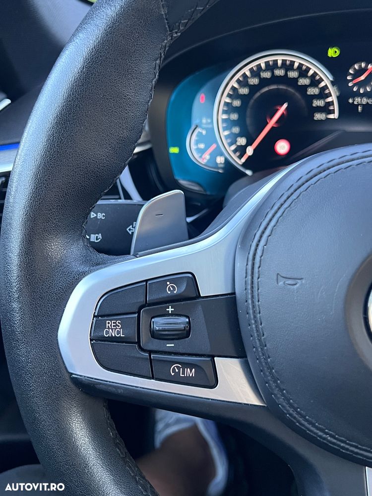 BMW Seria 5 530d xDrive - 31