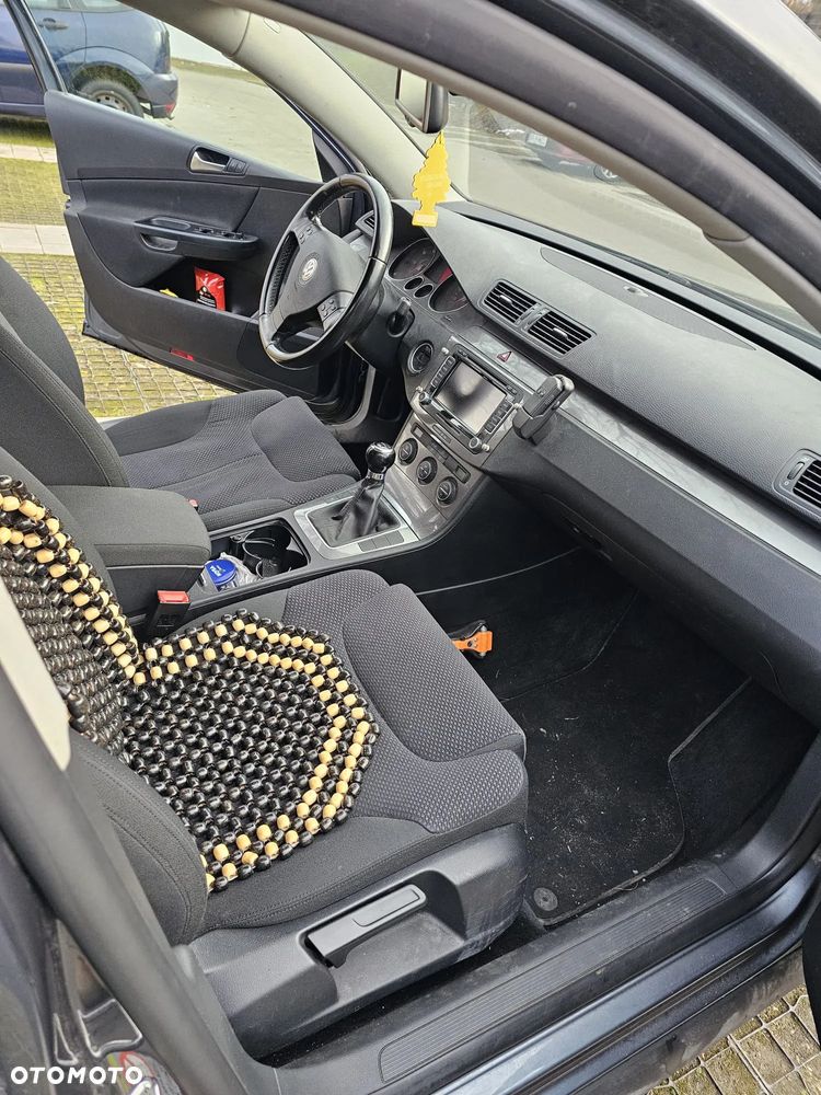 Volkswagen Passat 1.9 TDI DPF BlueMotion - 10
