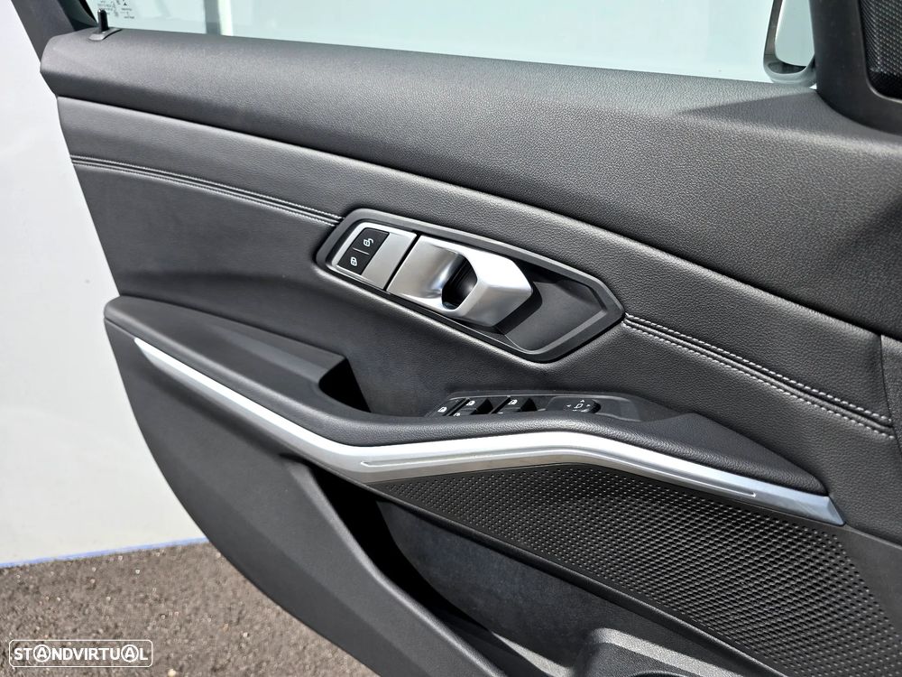 BMW 330 e Pack M Auto - 40