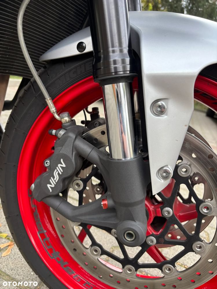 Triumph Street Triple - 22