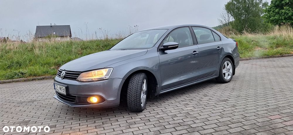 Volkswagen Jetta - 1