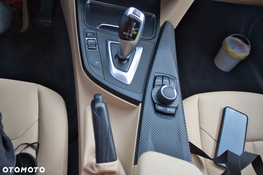 BMW Seria 3 320i xDrive Edition Luxury Line Purity - 27