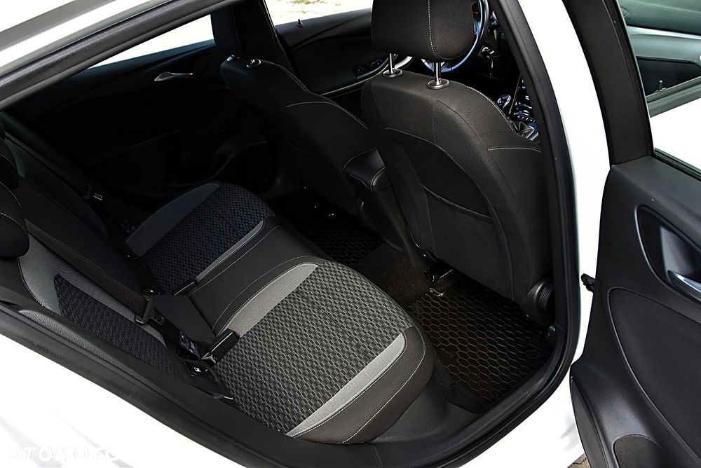 Opel Astra 1.2 T GS Line S&S - 25