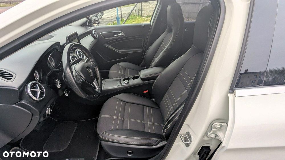 Mercedes-Benz GLA - 12