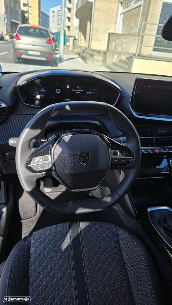 Peugeot 208 1.2 PureTech Allure - 12