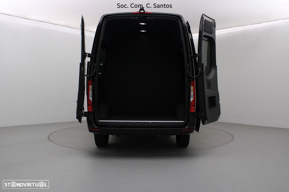 Mercedes-Benz Sprinter - 11