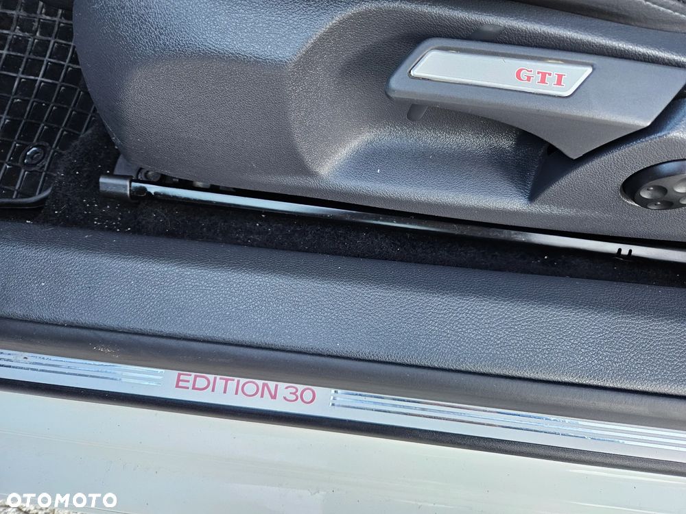 Volkswagen Golf 2.0 GTI DSG Edition 30 - 9