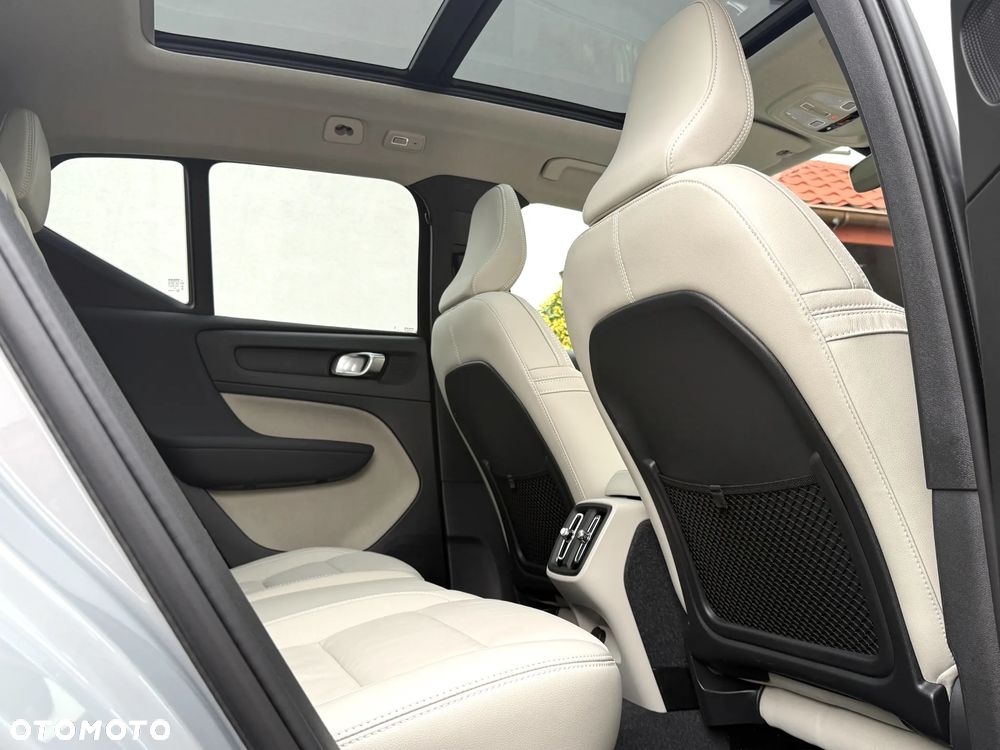 Volvo XC 40 B3 B DKG Plus Dark - 13