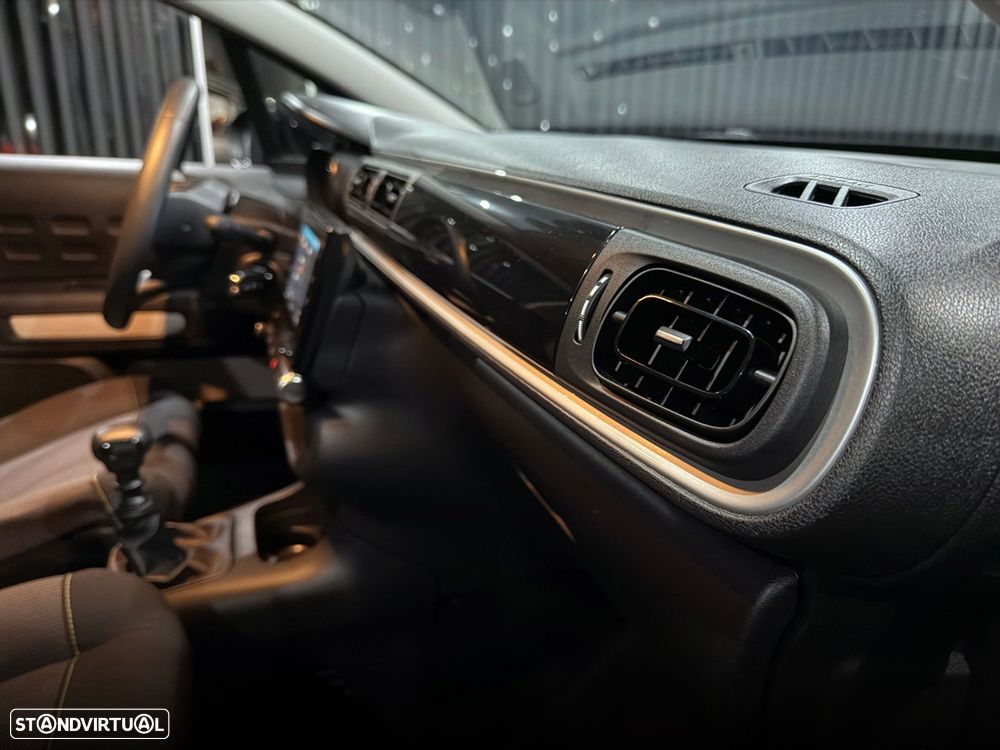 Citroën C3 1.2 PureTech Shine - 32
