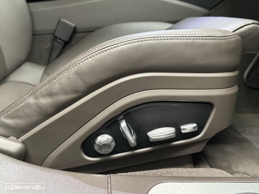 Porsche Panamera 4 E-Hybrid - 47