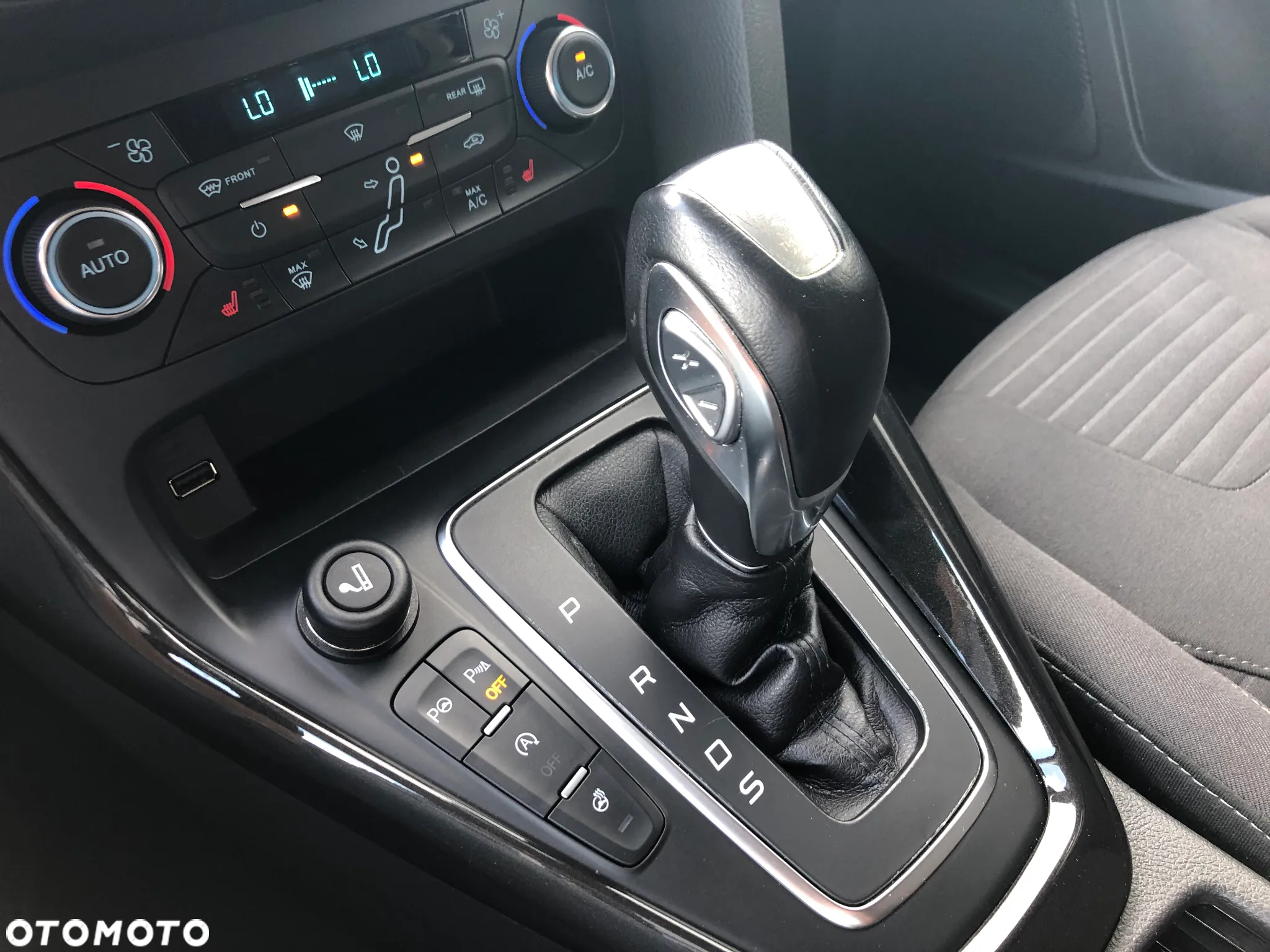 Ford Focus 1.0 EcoBoost Titanium - 34