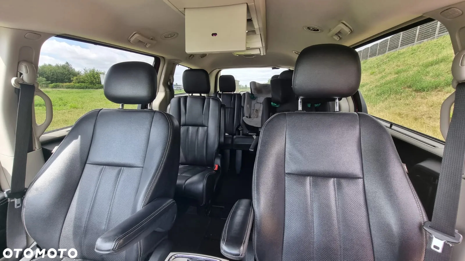 Chrysler Town & Country 3.6 Limited - 13
