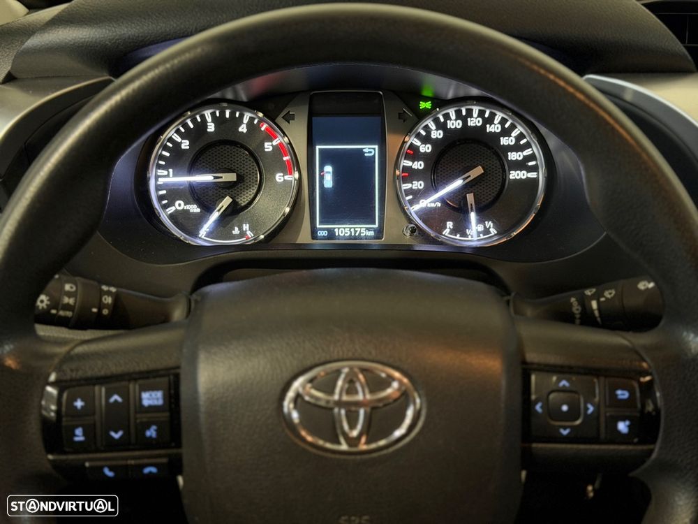 Toyota Hilux 2.4 D-4D CD 5L - 12