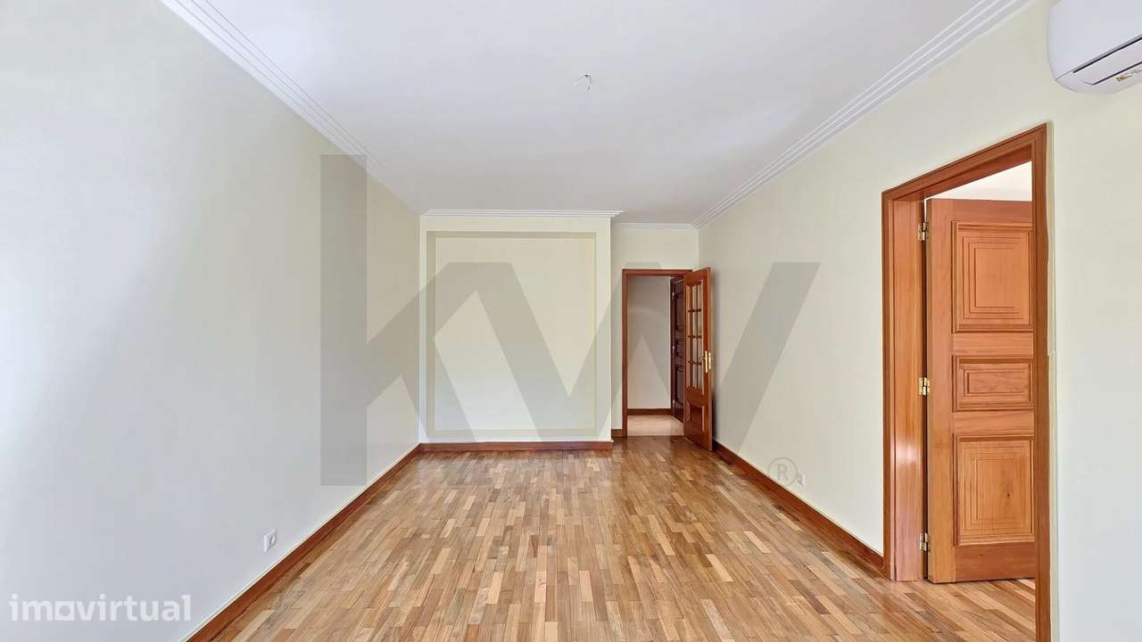 T2 Remodelado no Bairro do Alboi | Vistas de Parque e Garagem Fechada - Grande imagem: 3/43