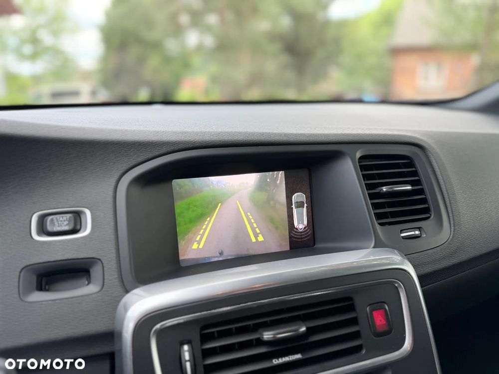 Volvo V60 D4 Geartronic R-Design - 19
