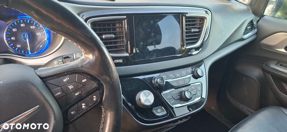 Chrysler Pacifica - 22