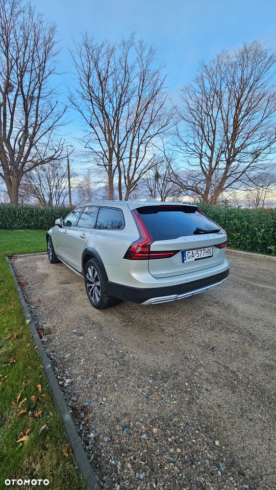 Volvo V90 Cross Country - 2