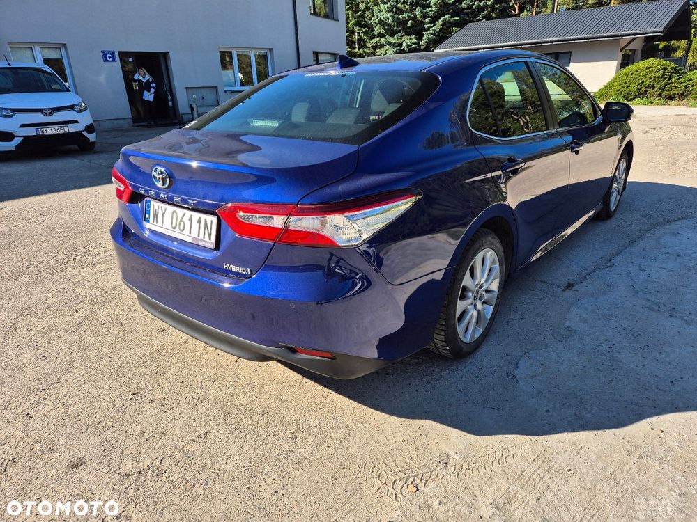 Toyota Camry - 4