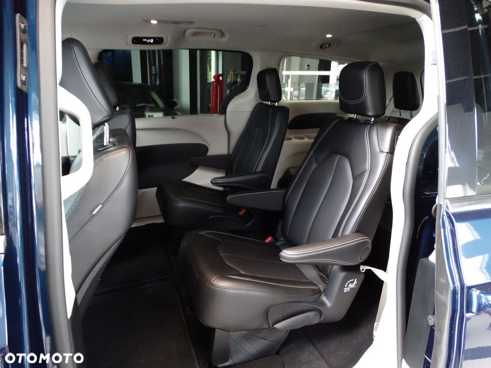 Chrysler Pacifica - 23