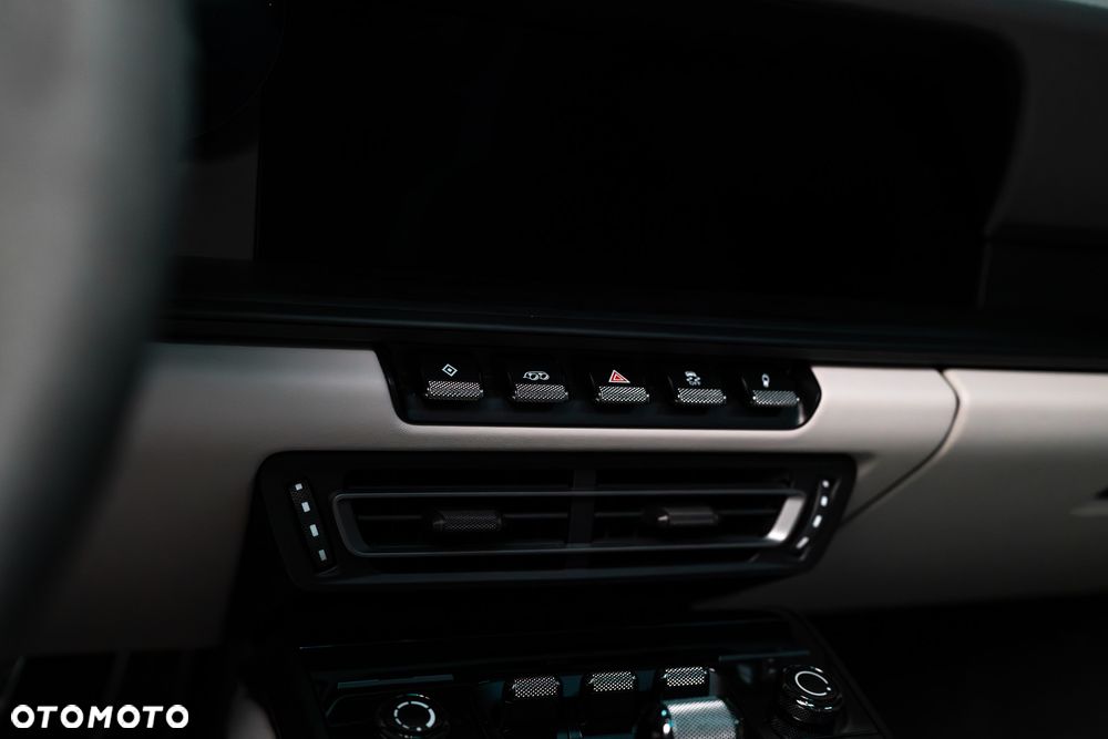 Porsche 911 Carrera 4 GTS - 20