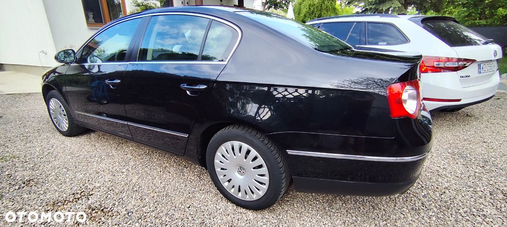 Volkswagen Passat 1.6 FSI Comfortline - 8