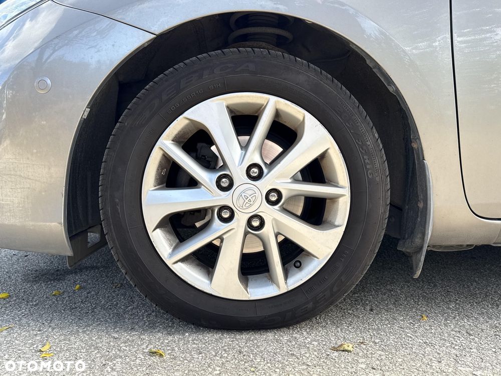 Toyota Auris 1.6 Premium Comfort MS - 24