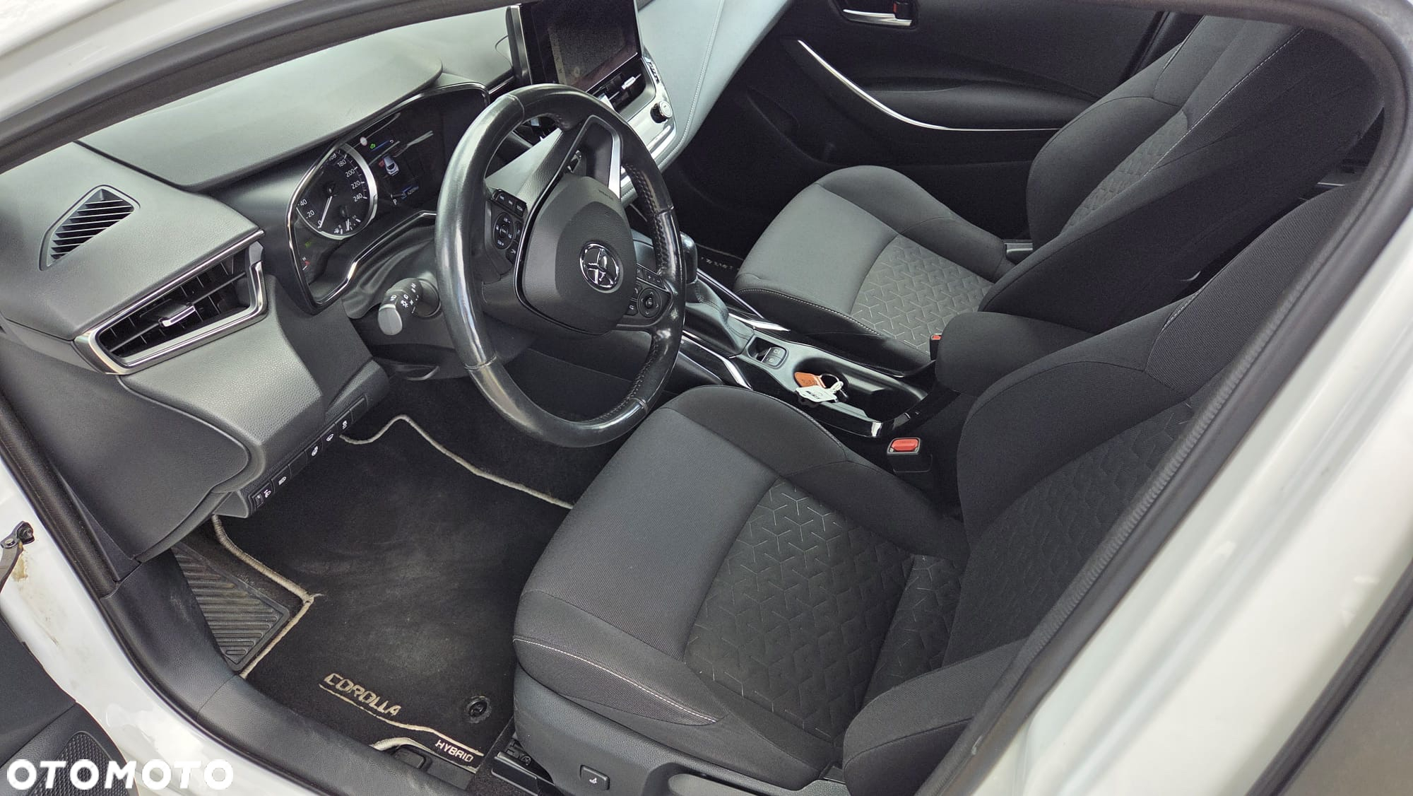 Toyota Corolla 1.8 Hybrid Business Edition - 23