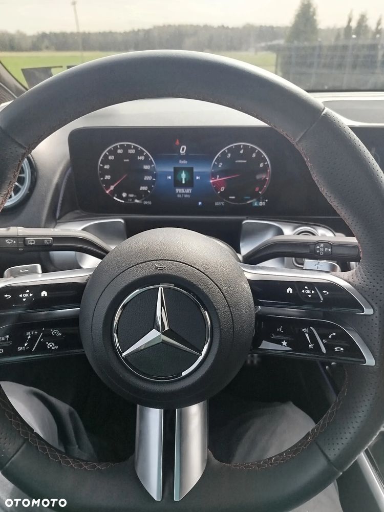 Mercedes-Benz GLB - 11