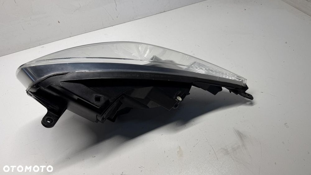 KIA VENGA LAMPA PRAWA PRZEDNIA PRZÓD EUROPA ŁADNA 09-19 - 2