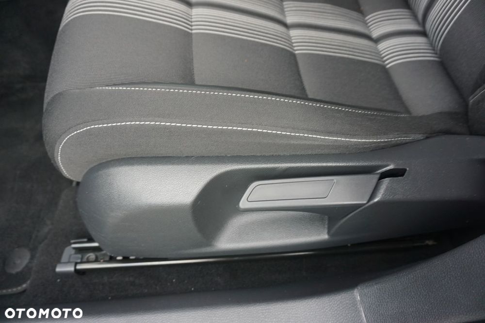 Volkswagen Golf 1.6 TDI DPF MATCH - 22