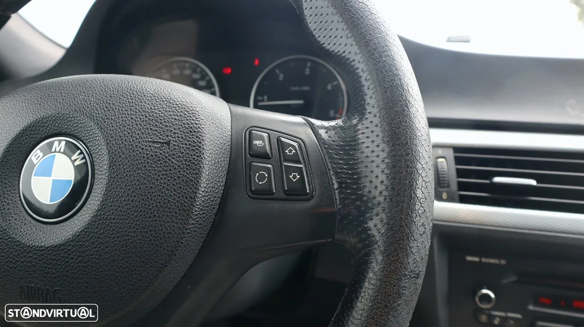BMW 320 d Touring - 32