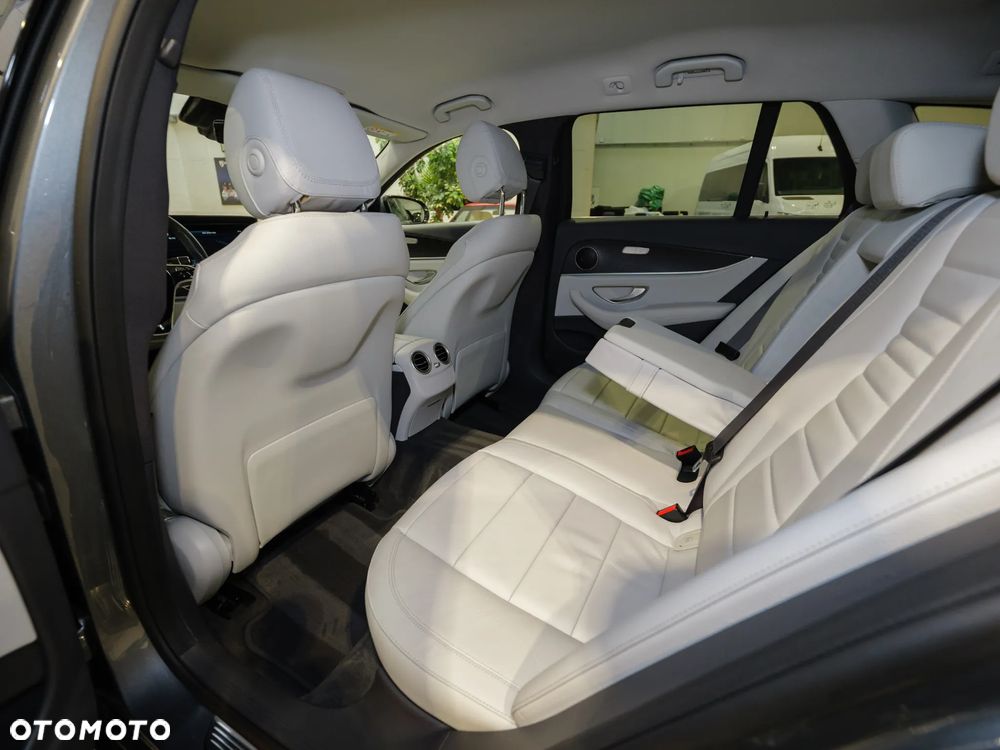 Mercedes-Benz Klasa E 300 de Avantgarde - 19