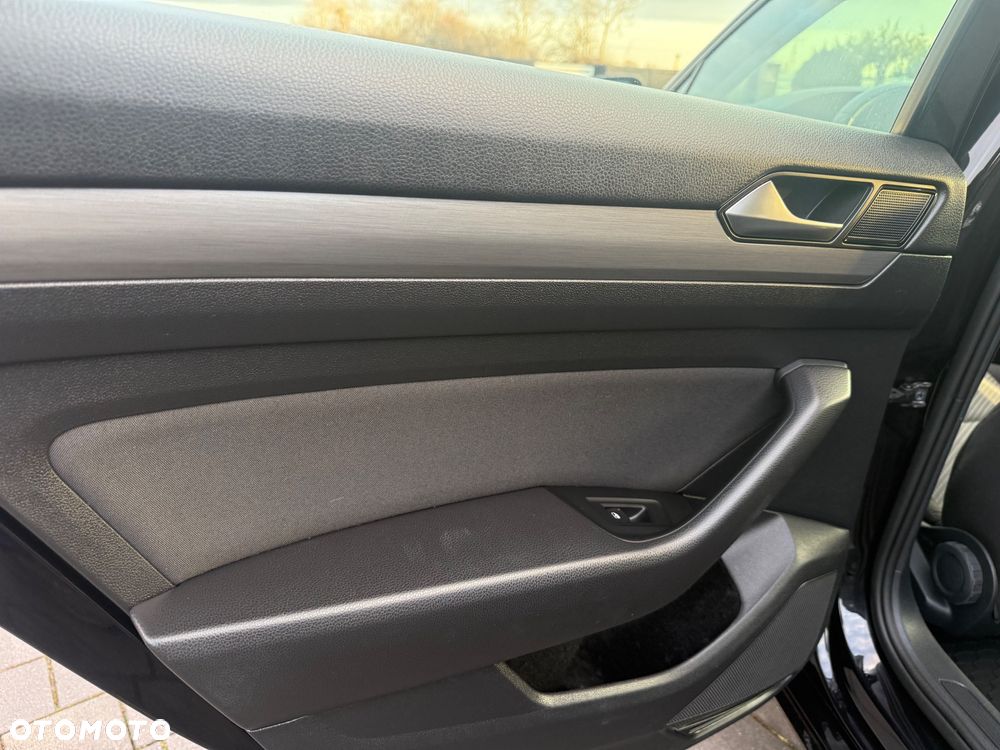 Volkswagen Passat 1.6 TDI BMT Comfortline - 13