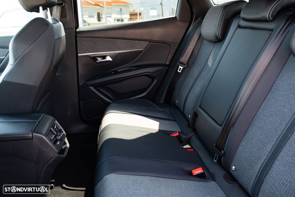 Peugeot 3008 1.5 BlueHDi Allure EAT8 - 50